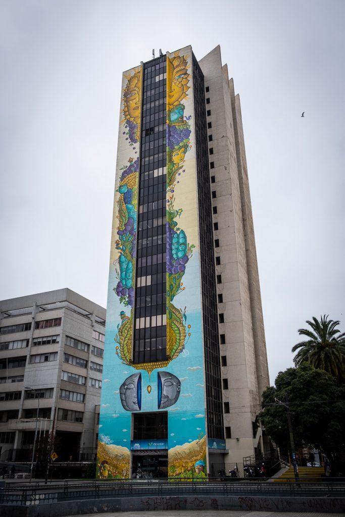 Street art building Valparaíso Chile