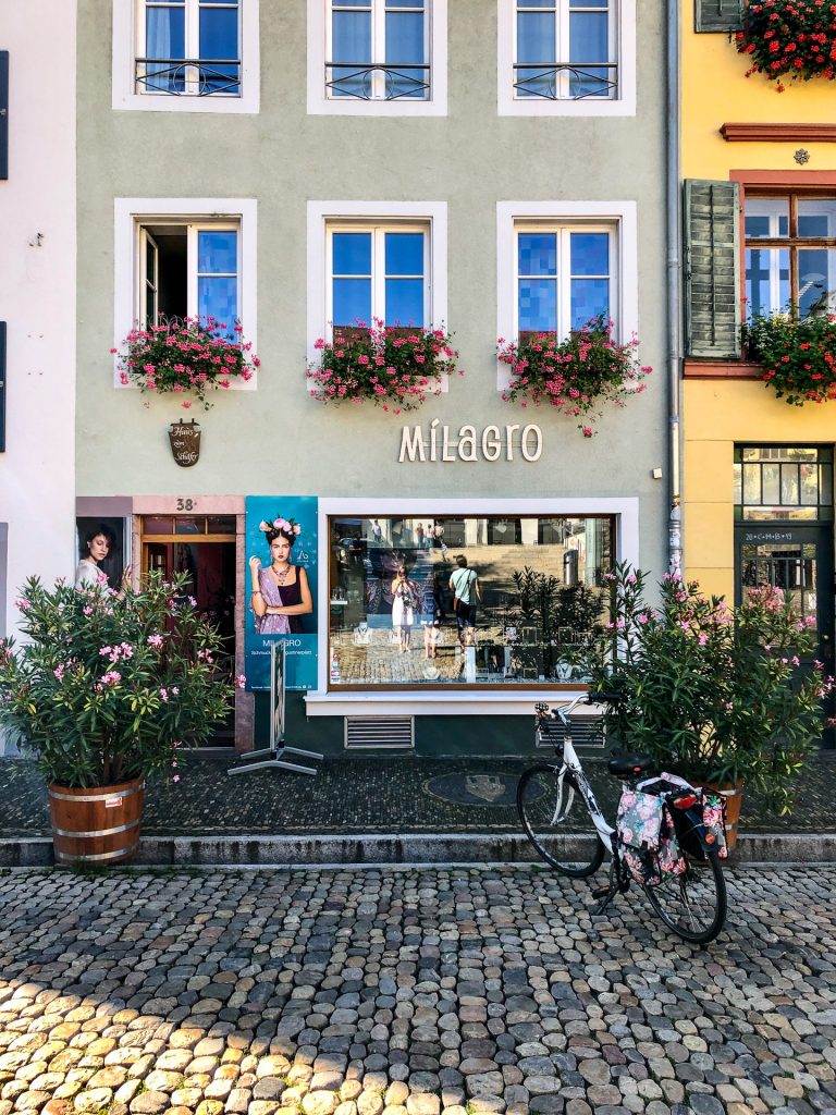 Freiburg im Breisgau , Tyskland Germany, Baden Württemberg, pastel, pastell, sykkel, bicycle, house, street, hus, gate