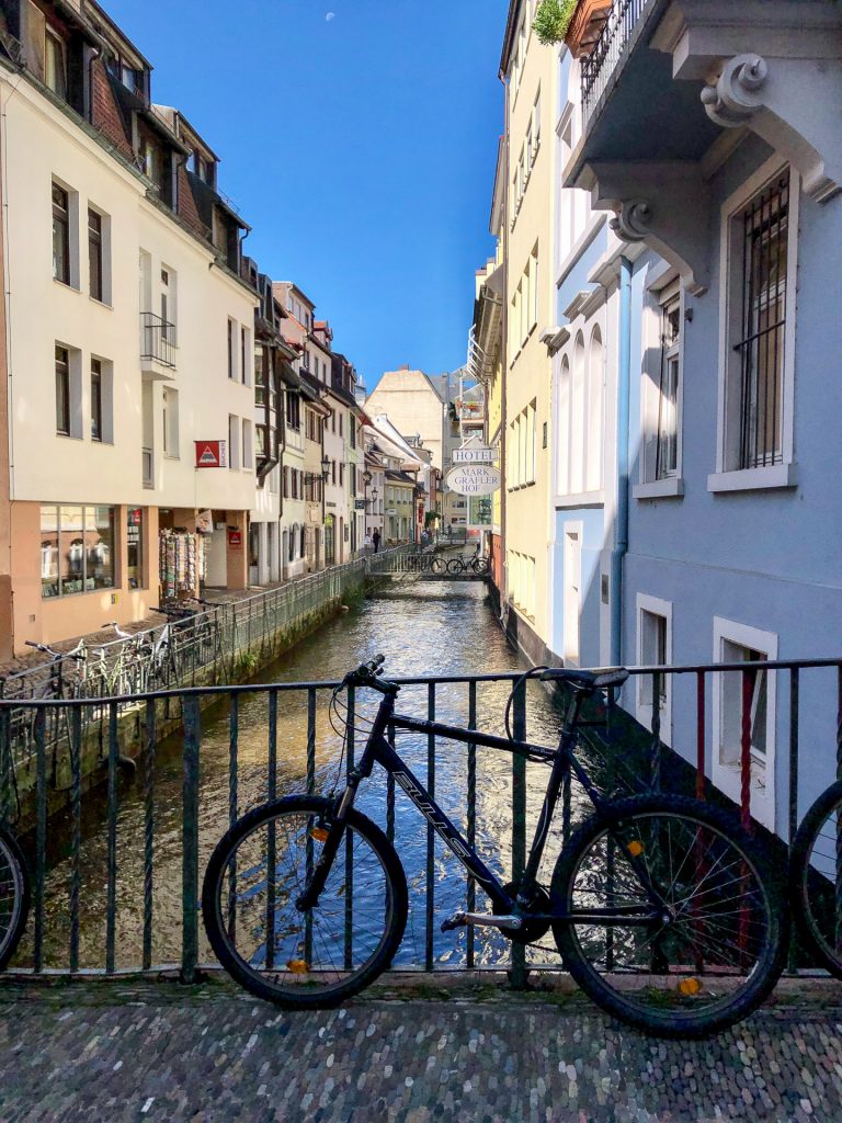 Freiburg im Breisgau , Tyskland Germany, Baden Württemberg, pastel, pastell, sykkel, bicycle, house, kanal, canal