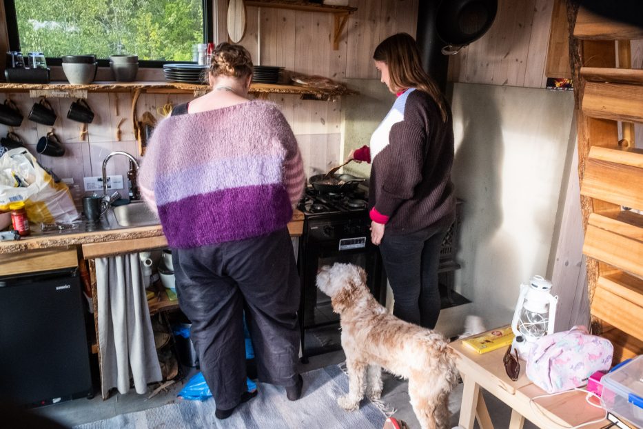 Tretopphytter Oslofjord, Norge, tretopphytte, kjøkken, matlaging, cobberdog