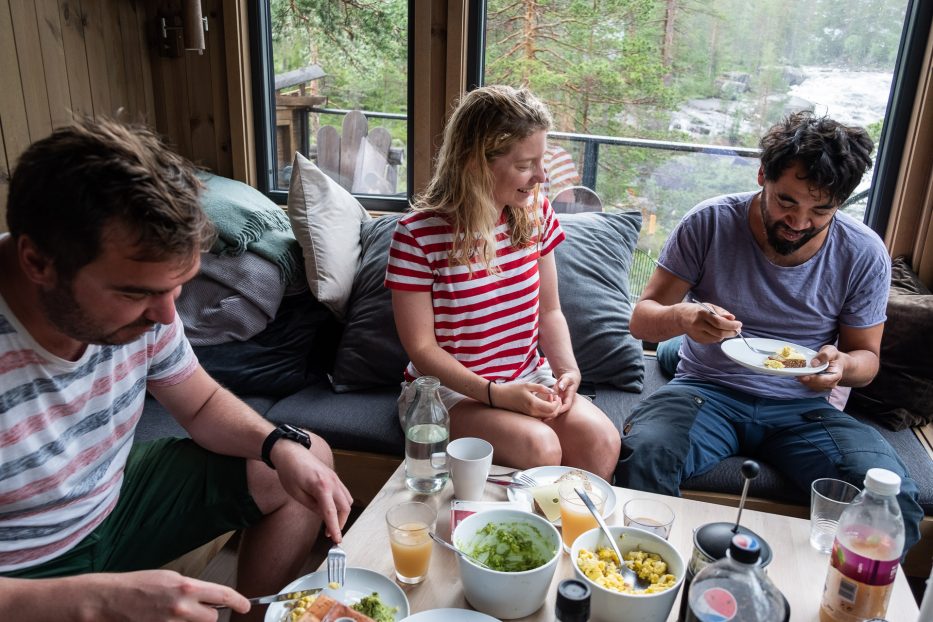 Fosstopp, tretopphytte, treetop cabin, nature, people,