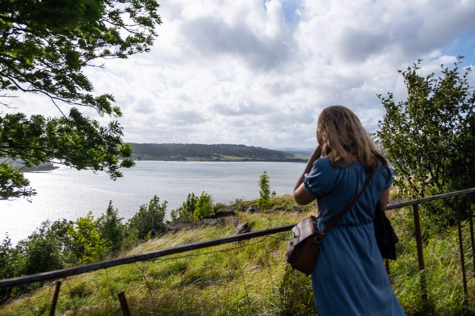 Girl looking out over Tønsberg