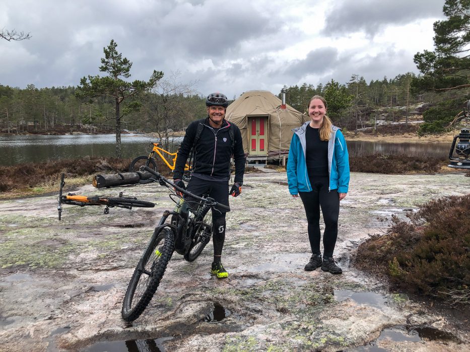 Dag Otto Lauritzen og meg hos Canvas Telemark - klar for stisykling