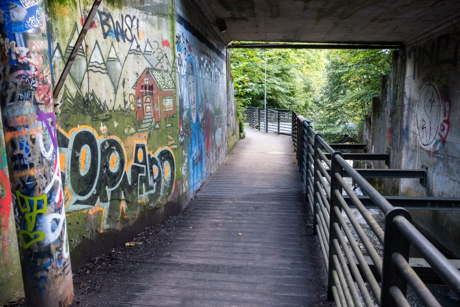 grafitti on a bridge next to Alnaelva