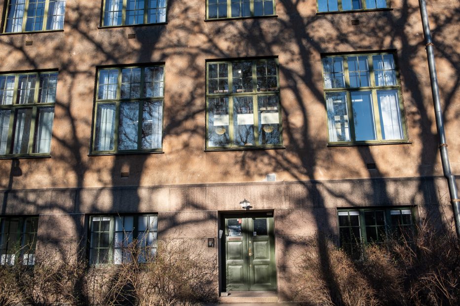 reflection of trees on a building in the botanical garden of oslo