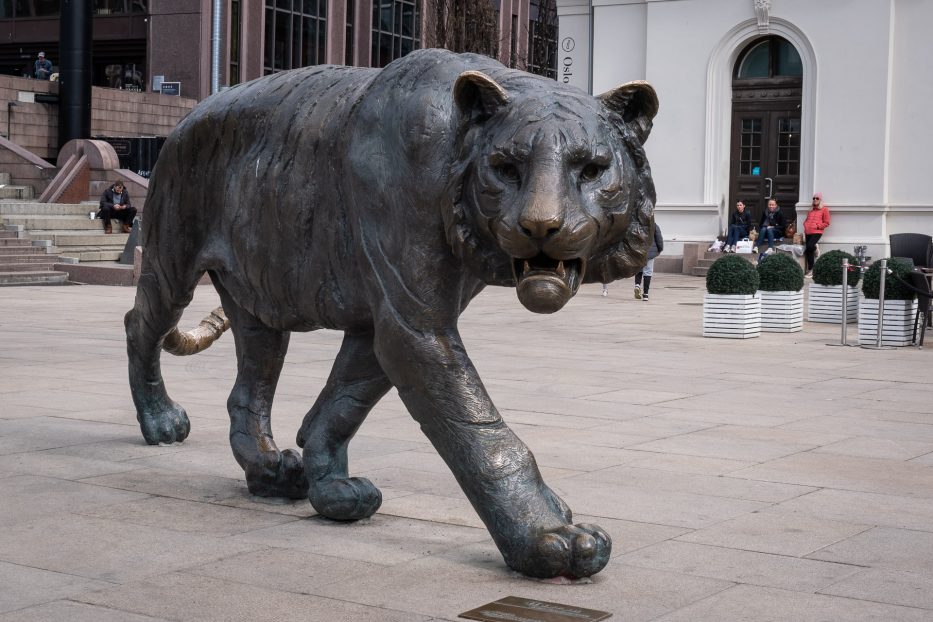the tiger statue in front of oslo central station