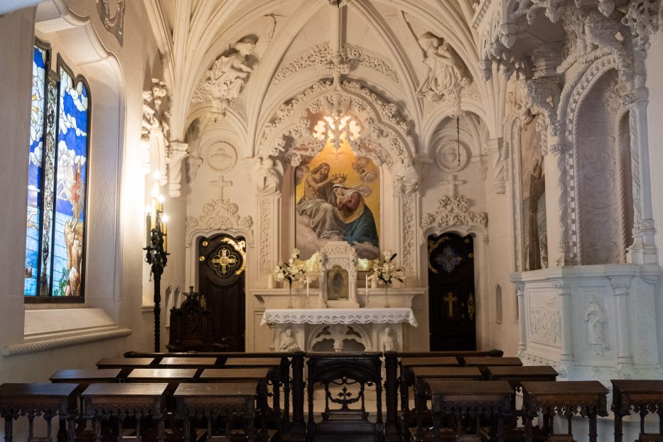 inne i den vesle kirken på Quinta da Regaleira