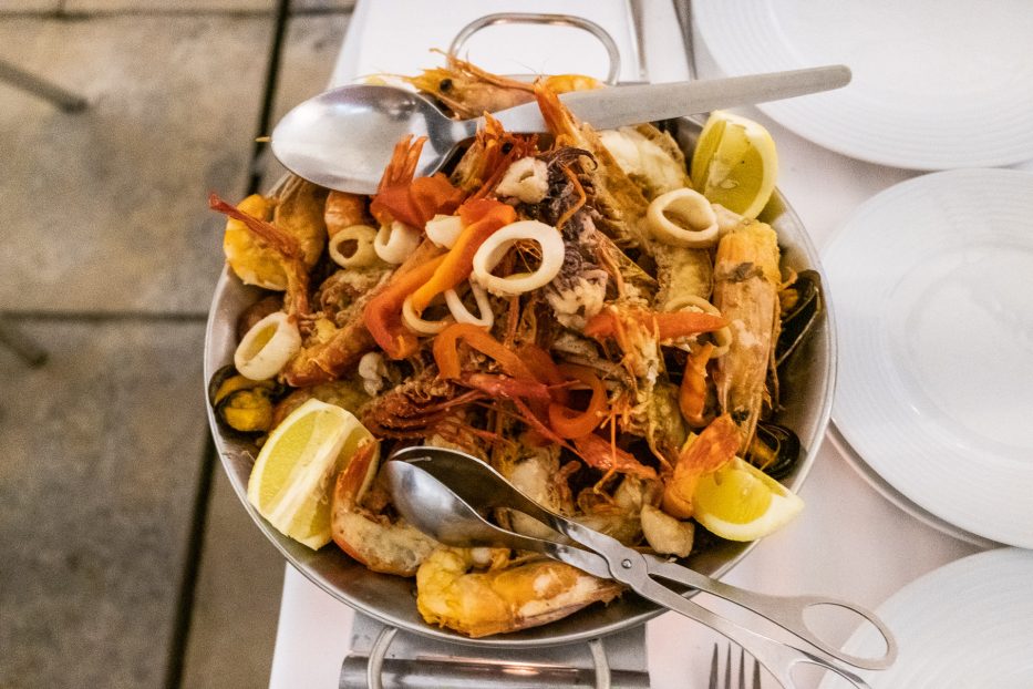 paella with mixed seafood