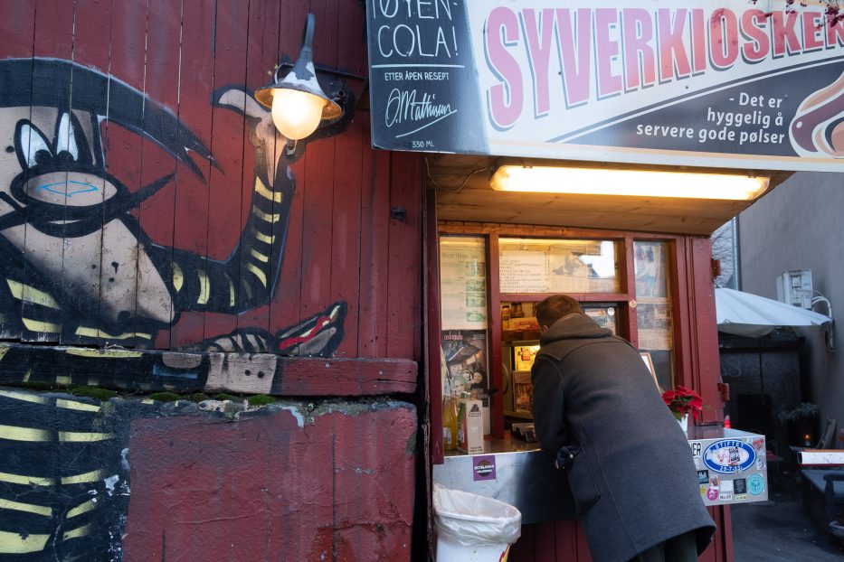 man standing at syverkiosken in oslo