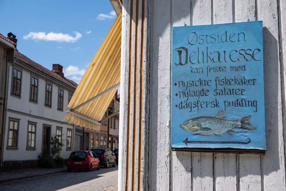 and old sign from østsiden deilkatesse in fredrikstad