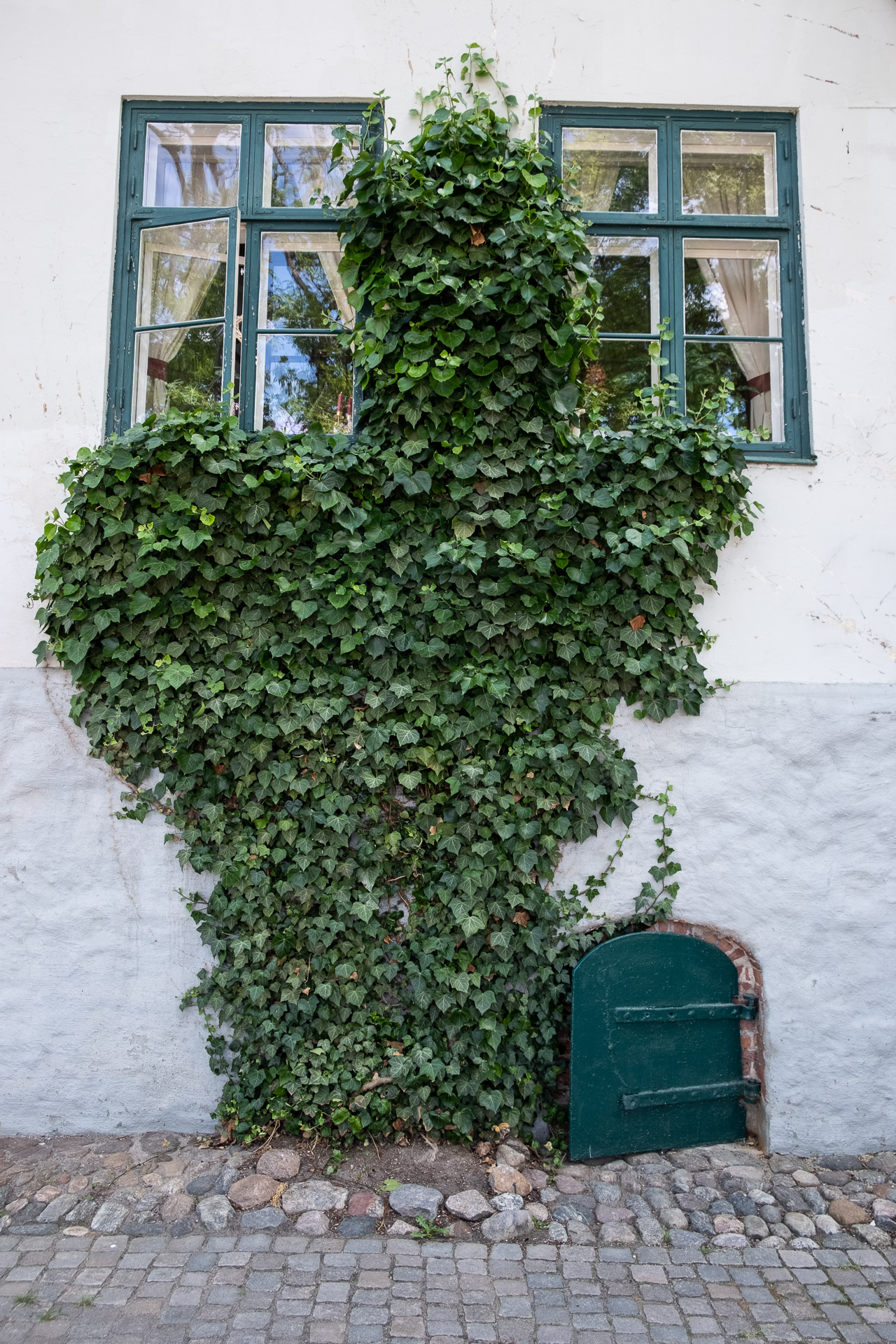 a green detail on a house in fredrikstad