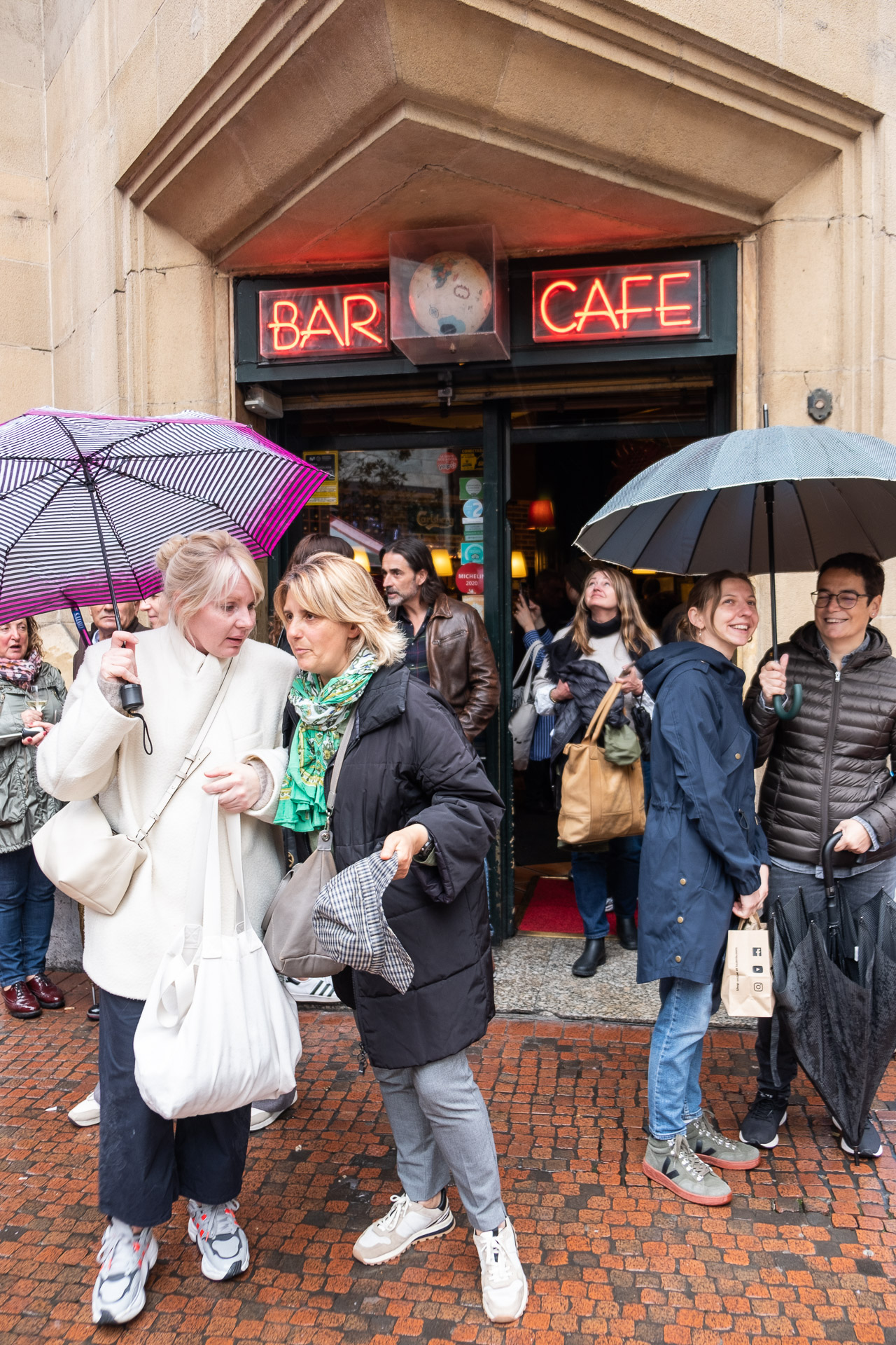 the outside of el globo Pintxos bar in Bilbao