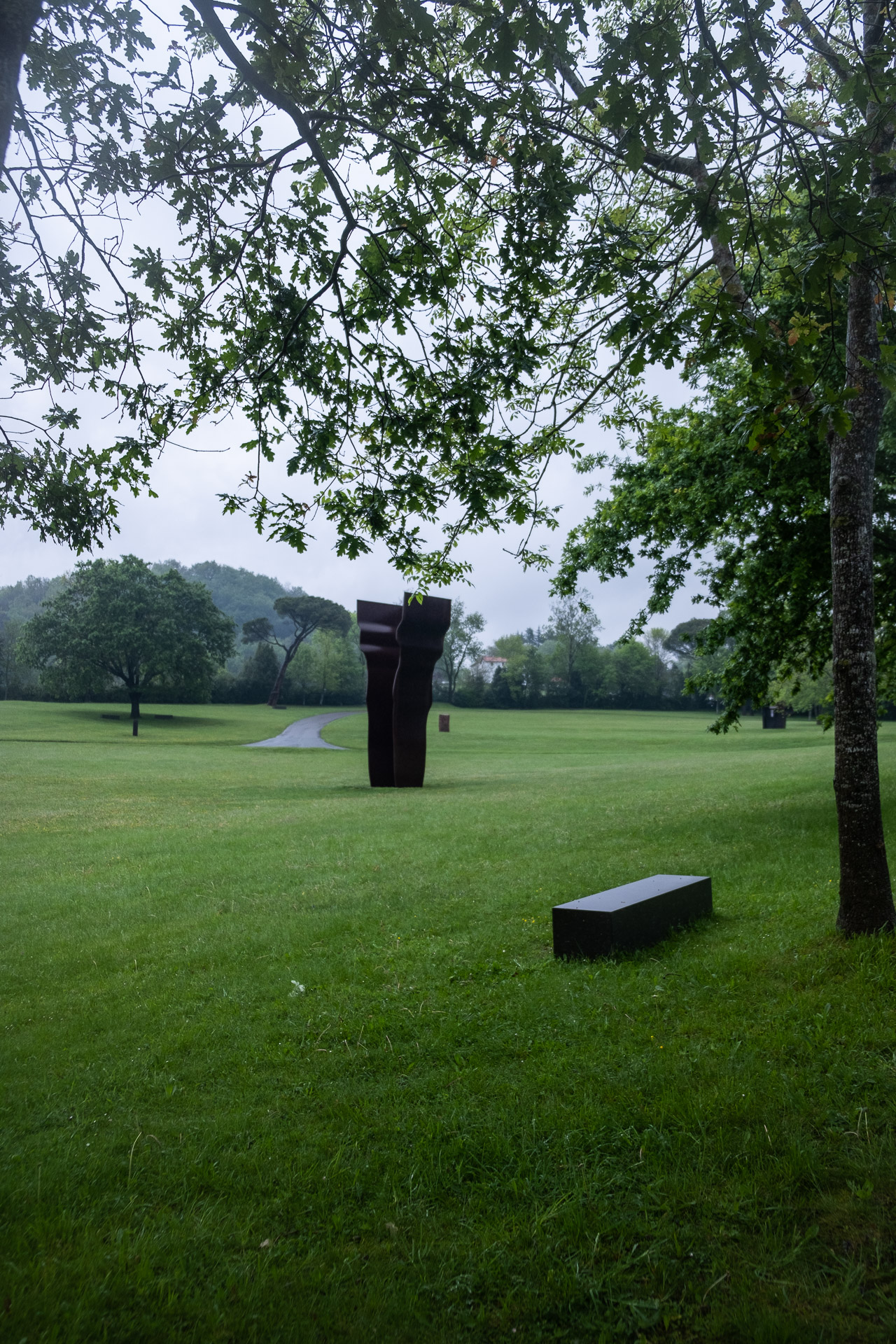 statuer i hagen på Chillida Leku-museet