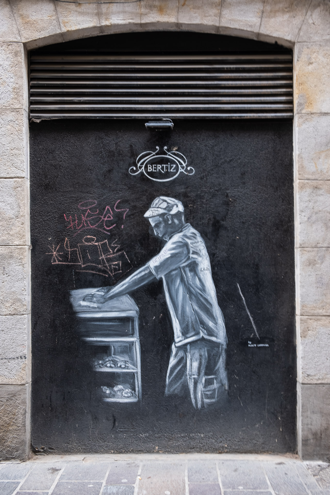 street art outside a café in Vitoria-gasteiz