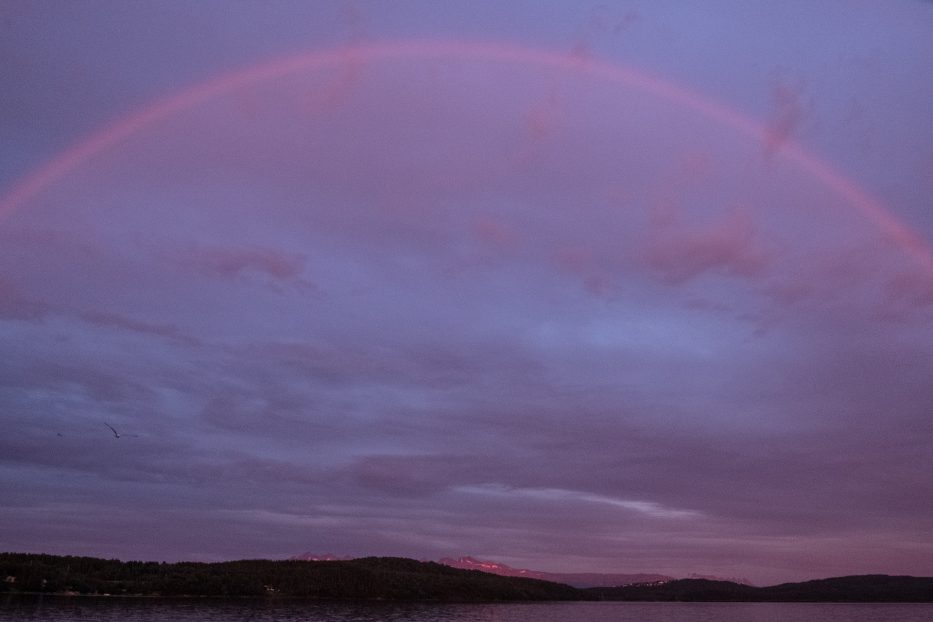 regnbue over hele himmelen ved Bodø