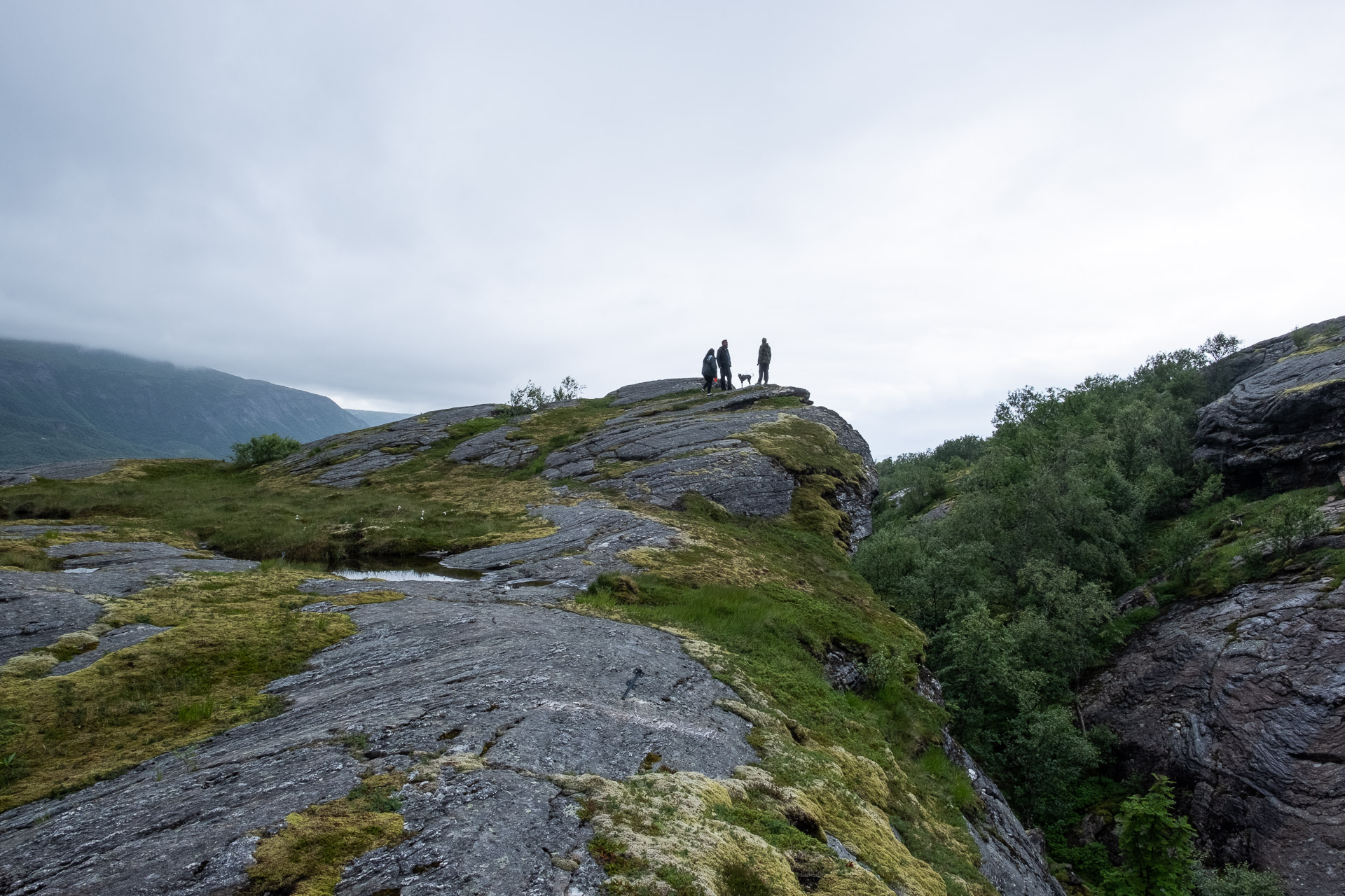 tre personer på tur i Bodø