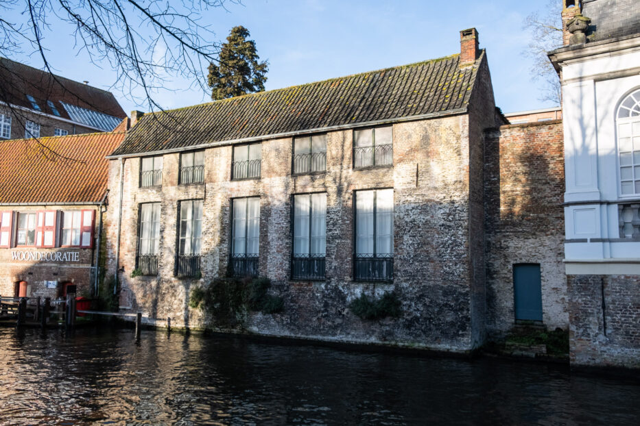 gorgeous architecture with sun on the facade and the canal in the front