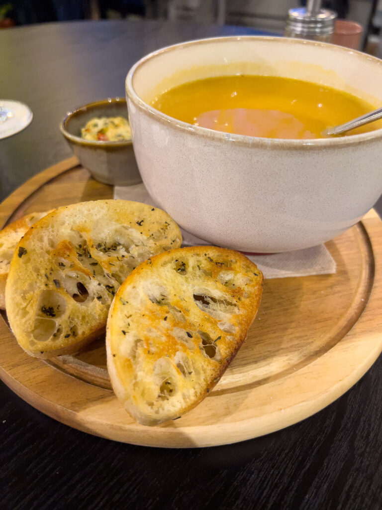 garlic bread and soup