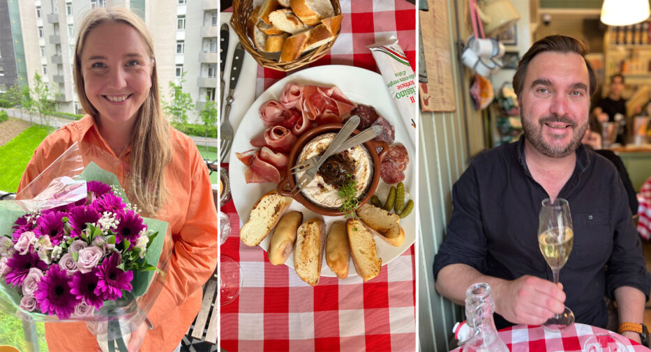 smilende kvinne i oransje skjorte som holder blomster, et charcuterie-bord med rutete duk og en smilende mann som holder et glass champagne