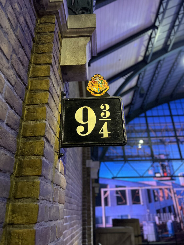 sign of platform 9 3/4 in the wb tour harry potter studio in london