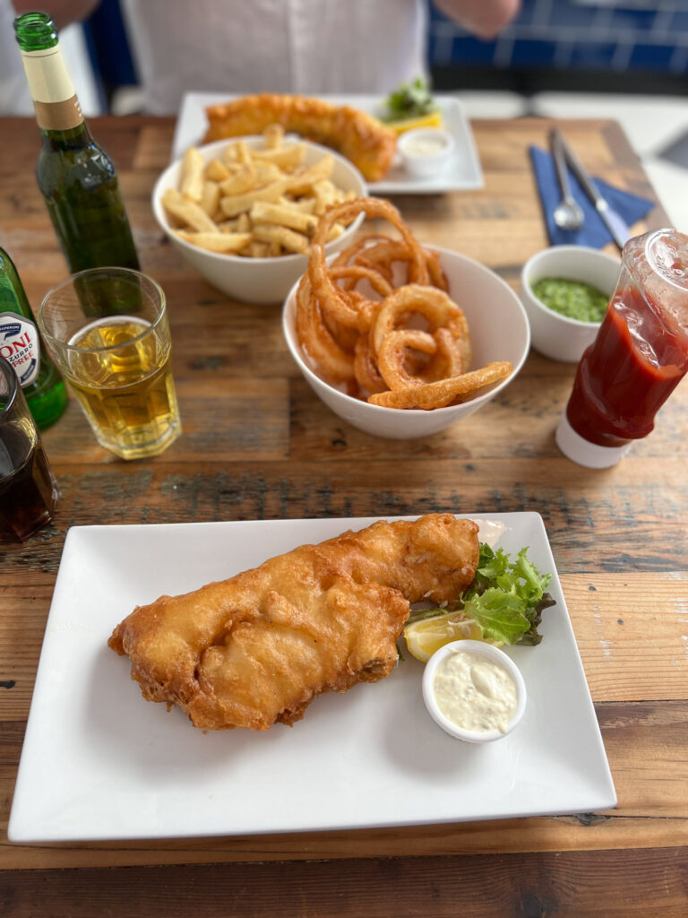 glutenfri fish n chips og løkringer hos  hobson's i london