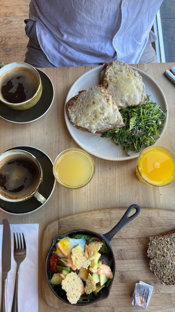 deilig frokost hos Le Pain Quotidien i london