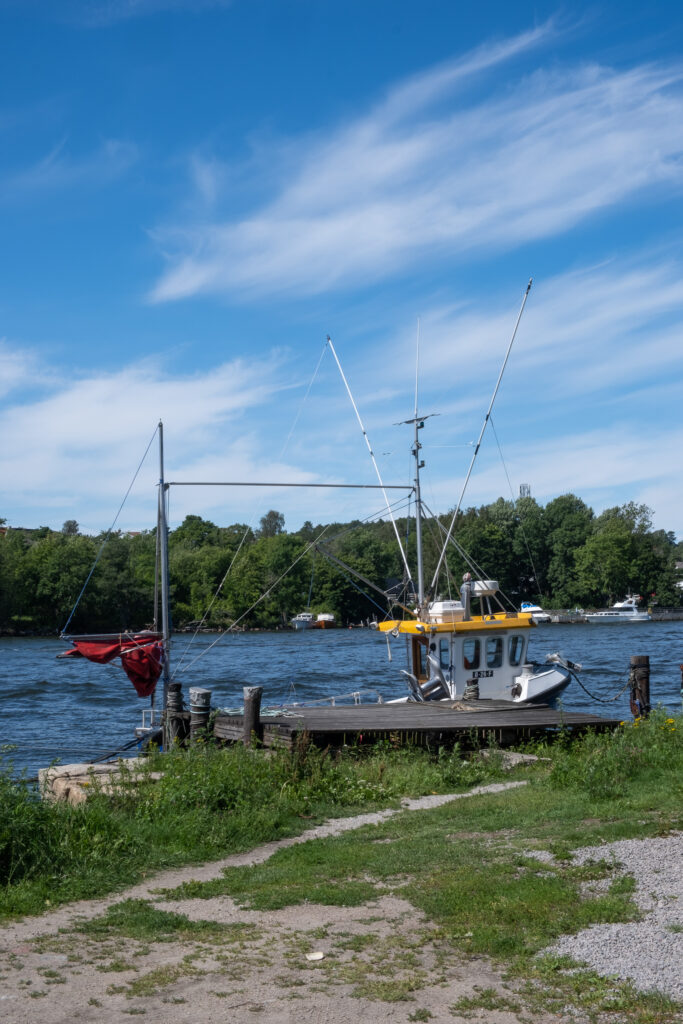 a fishing boat moored to the pier at vaterland