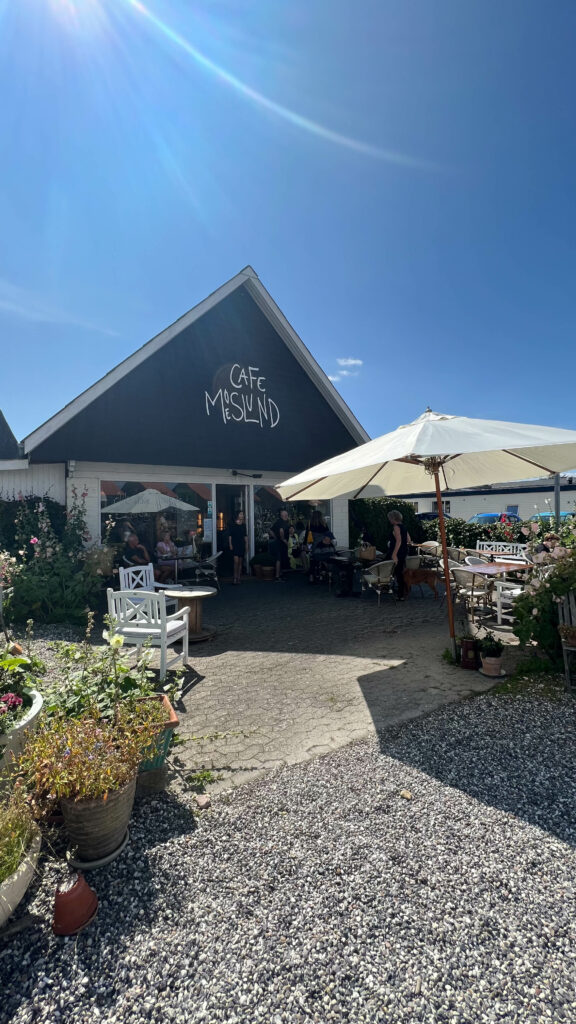 café moslund in ebeltoft harbour