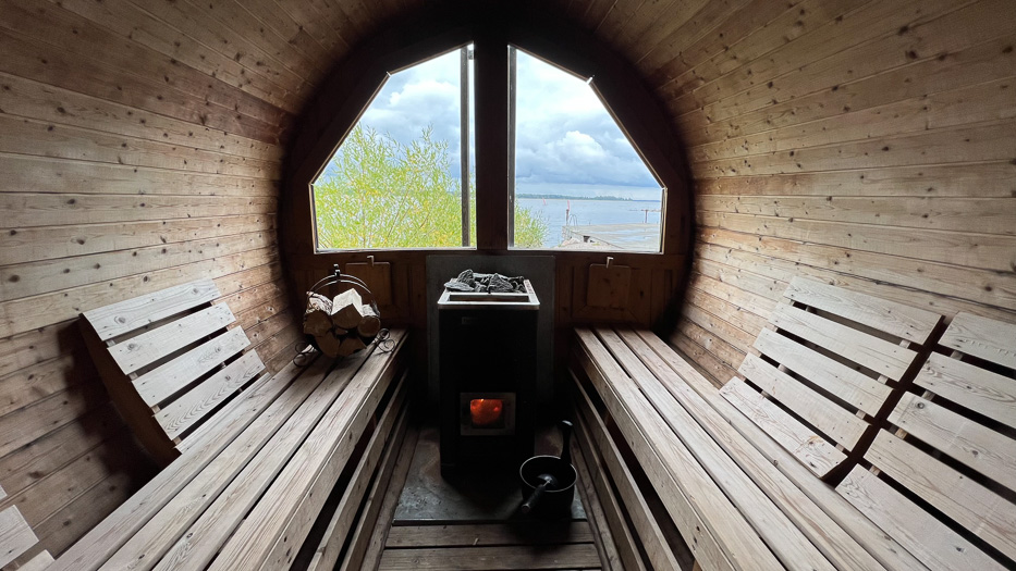 the inside of the sauna down by the lake at Katrinelund Gästgiveri & Sjökrog