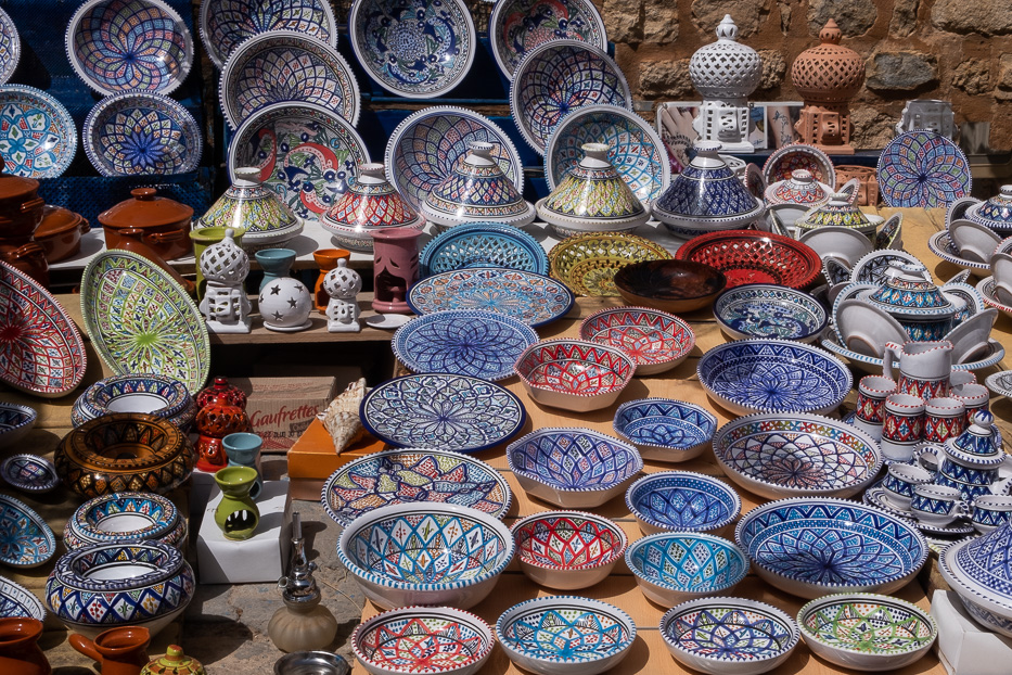 classical tunisian ceramic bowls and trays for sale in the medina